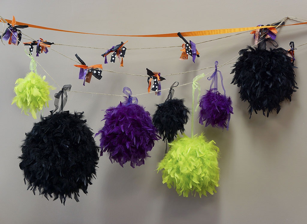 Chandelle Feather Pom Poms - Black - 12"