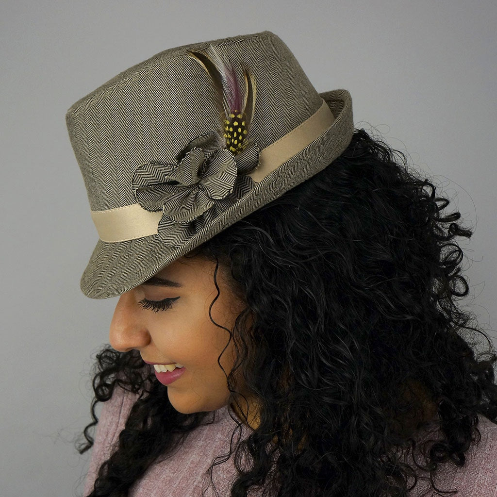 Hackle-Guinea Feather Pick - Natural, Yellow & Burgundy