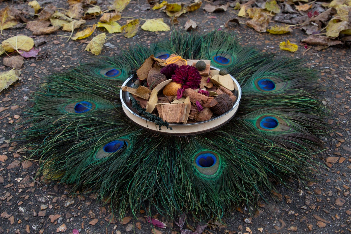 Table décor 8” Wood Ctr W/Peacock Flue and Eyes, 18” Dia